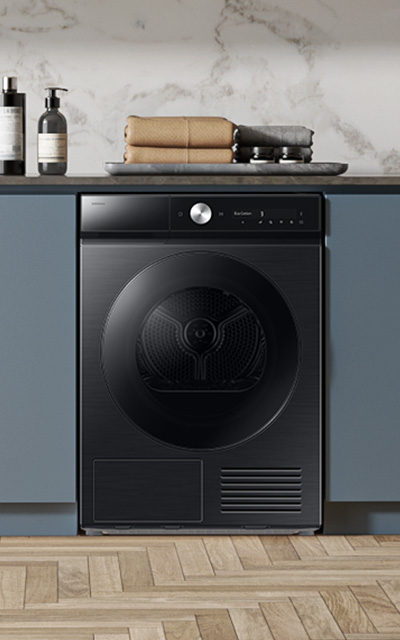 Nowoczesny design w odcieniach czerni wkomponuje się w każdą przestrzeń, nadając jej elegancji i nowoczesności. Ten model suszarki Bespoke AI 9kg DV90DB8845GBU4 łączy funkcjonalność z estetyką, oferując efektywne suszenie z najwyższą klasą energetyczną.