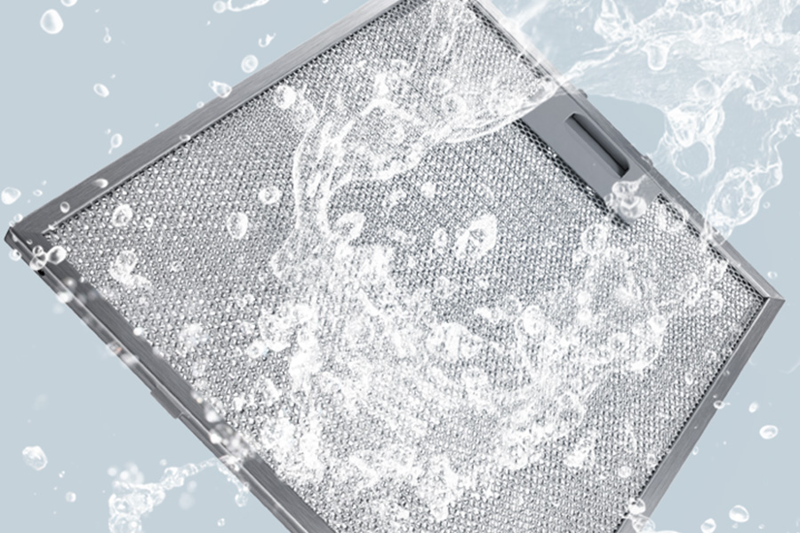 Zdjęcie okapu Samsung NK24M5070BG - filtry - zdjęcie filtra aluminiowego w wodzie
